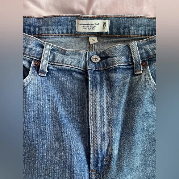 Abercrombie and Fitch Curve Love Ultra High Rise Ankle Straight Jean - 31 Long - Picture 2 of 6